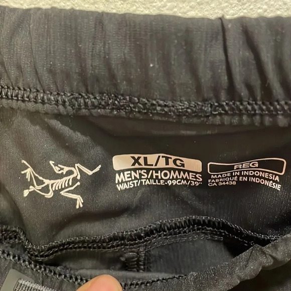 Arc’teryx Mens zippered black pants - Picture 6 of 16